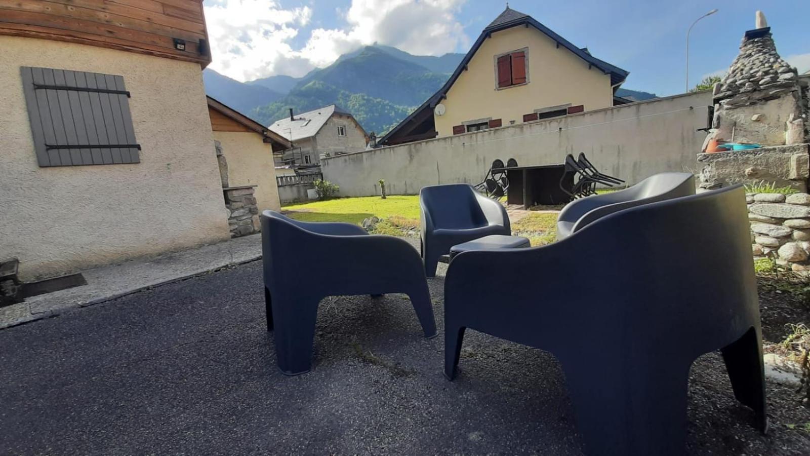 Appartement Cocoon Avec Jardin Et Vue Montagne 拉兰 外观 照片
